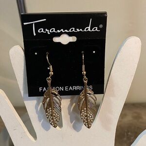 Taramanda NWT Gold Feather with Rhinestones Earrings Hang 2” Long